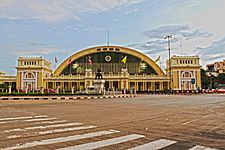 Six o'clock at Bangkok Railway Station