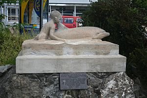 Statue of Opo the dolphin