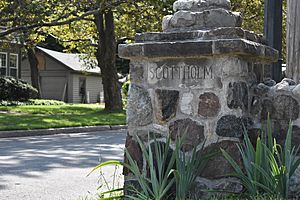 Stone Entrance of Scottholm, Syracuse.jpg