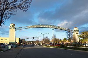 Welcome sign over San Pablo Avenue