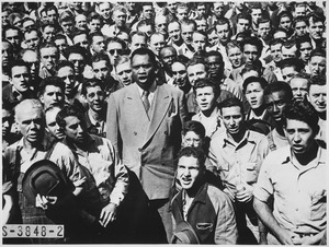 "Paul Robeson, world famous Negro baritone, leading Moore Shipyard (Oakland, CA) workers in singing the Star Spangled Ba - NARA - 535874