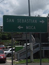 A San Sebastián o a Moca, en el cruce de carretera 111 y carretera 421, cerca de Capá, Moca, Puerto Rico