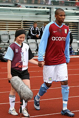 Ashley Young Aston Villa-FH 071
