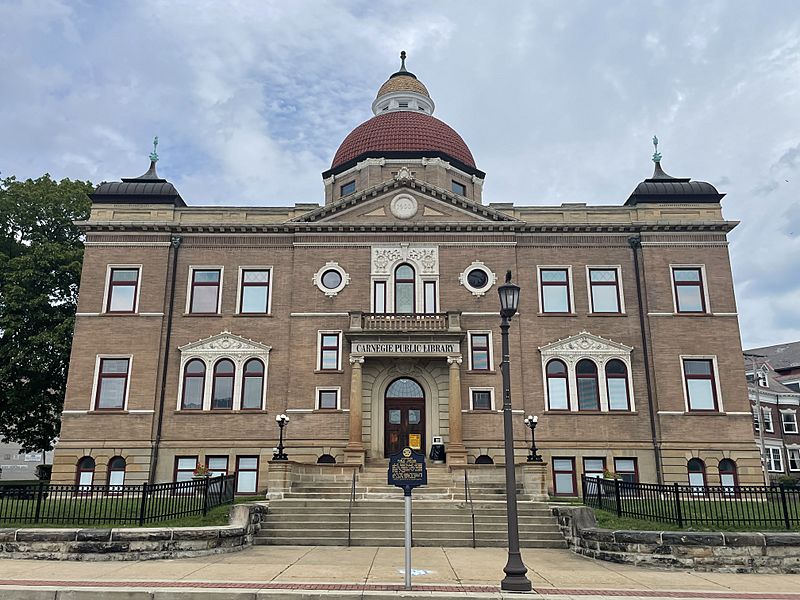 Image: Carnegie Library East Liverpool Ohio July 2022