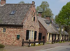 Characteristic old Dutch houses at the center of Eemnes makes biking enjoyable - panoramio