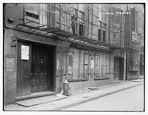 Chinese theater - Doyers Street - Bain