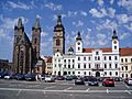 Chrám sv. Ducha, Bílá věž a bývalá radnice (Hradec Králové)