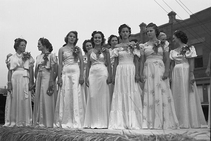 CrowleyRiceQueenContestants1938Lee