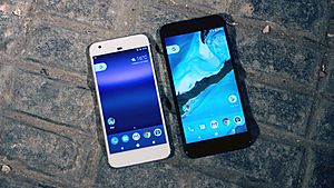 Google Pixel and Pixel XL smartphones (30155272575)