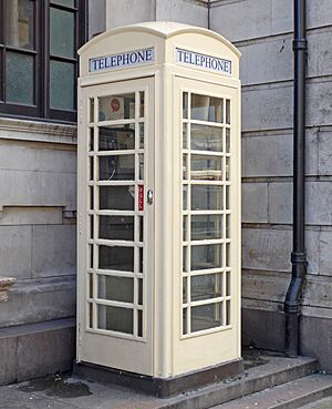 Hull telephone box (27857173504)
