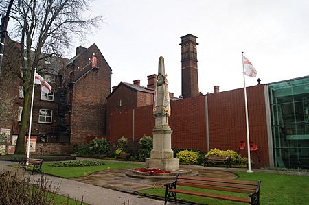 Lancashire Fusiliers War Memorial, Bury (03)