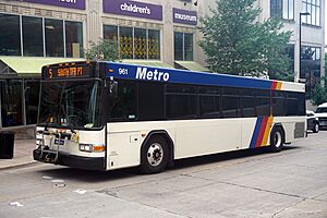 Madison August 2022 032 (Madison Metro bus) exposure fix