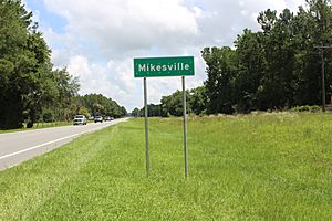 Mikesville limit, Columbia County US41 NB.jpg