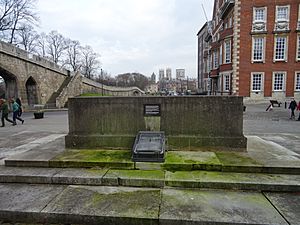 NER War Memorial Stone of Remembrance rear view - 2017-02-18