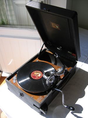 Portable 78 rpm record player