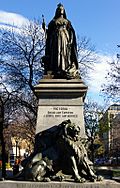Queen Victoria Statue (Hamilton, Ontario, Canada).jpg