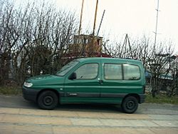 A green First Generation, pre facelift model