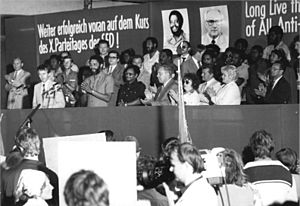 Bundesarchiv Bild 183-1982-0611-034, LPG Niederkaina, Besuch durch Maurice Bishop