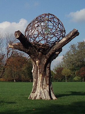 Clissold Park London - panoramio (cropped)