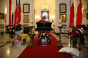Coffin of Lech Kaczyński in the Presidential Palace's chapel