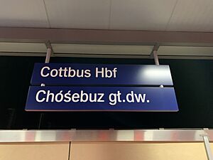 Cottbus Hbf - Chóśebuz głdw, Station Sign