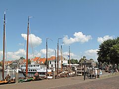 Elburg, straatzicht Havenkade foto2 2013-07-15 15.24