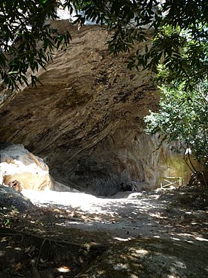 Entrance into Corinto Cave Grotto