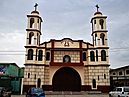 Façana de l'Església de Cristo Rey de Pueblo Nuevo, Chincha des de la Plaza de Armas.jpg