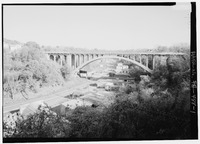 General view to south, from Orphan Street. - Larimer Avenue Bridge, Spanning Washington Boulevard at Larimer Avenue (State Route 8), Pittsburgh, Allegheny County, PA HAER PA,2-PITBU,73-1.tif