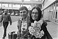 Grieks Franse zangeres Nana Mouskouri met echtgenoot George Petsilas op Schiphol, Bestanddeelnr 922-4743