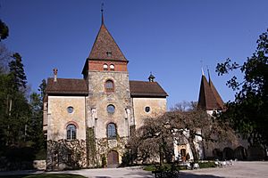 Münchenwiler Castle Apr 2011