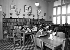 Queensland State Archives 1578 Library Buranda State School c 1950