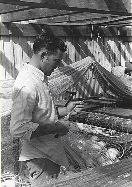 Repairing salmon gill net