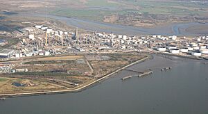 Shell Haven East Site - geograph.org.uk - 591937