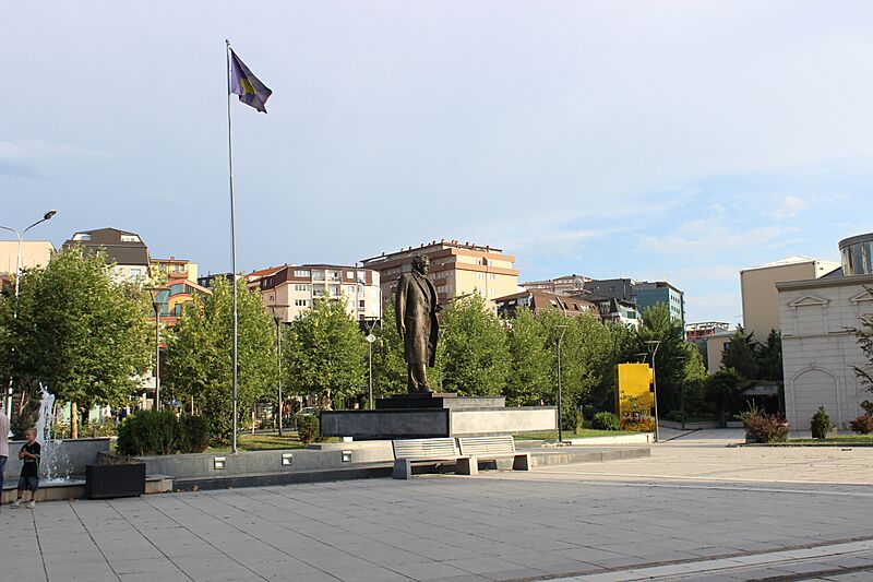 Sheshi Ibrahim Rugova, Prishtine
