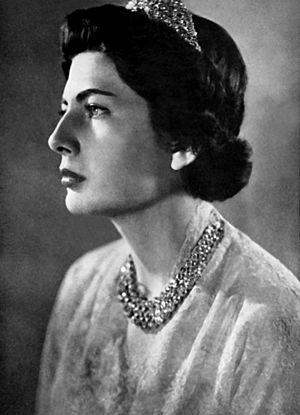 Soraya Pahlavi 1956 (cropped, retouched)