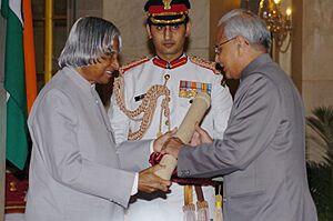 The President, Dr. A.P.J. Abdul Kalam presenting Padma Vibhushan to Justice Visheshwar Nath Khare at investiture ceremony, in New Delhi on March 29, 2006