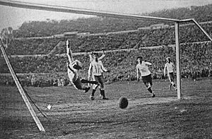 Uruguay goal v argentina 1930