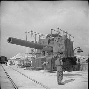 Wanstone Battery 15 inch gun 18-05-1942 IWM H 19833