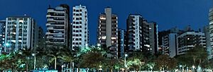 Avenida Beira Mar em Florianópolis a noite 