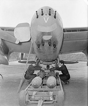 Bombing up Mosquito RAF Hunsdon 1944 IWM CH 12407