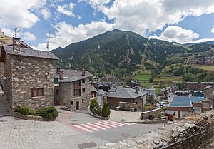 Plaça de Sant Serni and Carrer Major of Canillo.