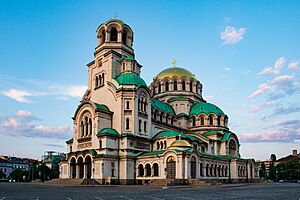 Catedral de Alejandro Nevski -- 2019 -- Sofía, Bulgaria.jpg