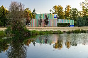 Eugene Science Center, Alton Baker Park, Willamette River, Eugene - DPLA - 05dc1dc38bc3334c13eaf7f89ec8c736