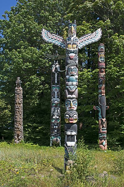 Kakaso'Las totem pole