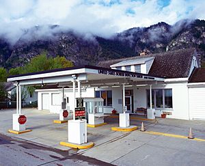 Laurier WA US border station.jpg