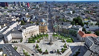 Lodz plac Wolnosci (dron 1) (cropped)