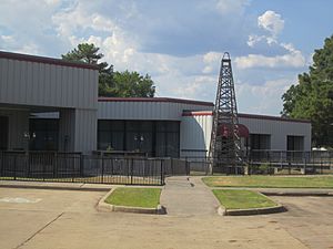 300px Louisiana State Oil And Gas Museum%2C Oil City%2C LA IMG 5210.JPG