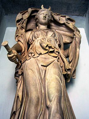 Luna statue