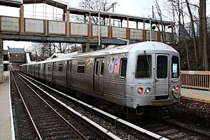 MTA Staten Island Railway local train at Oakwood Heights